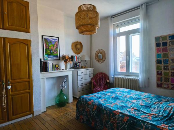 Proche centre et gare, cachet de l'ancien et jolis volumes!