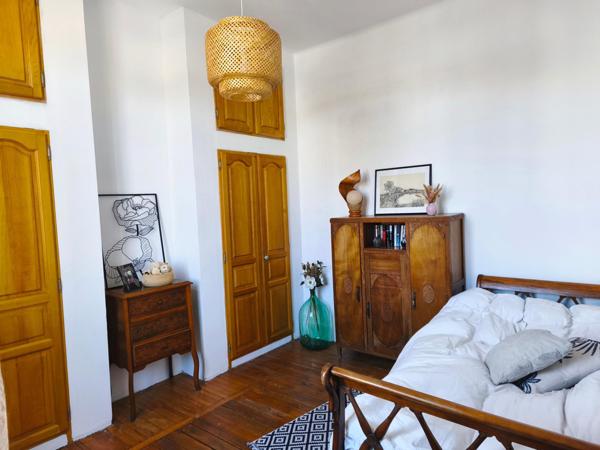 Proche centre et gare, cachet de l'ancien et jolis volumes!