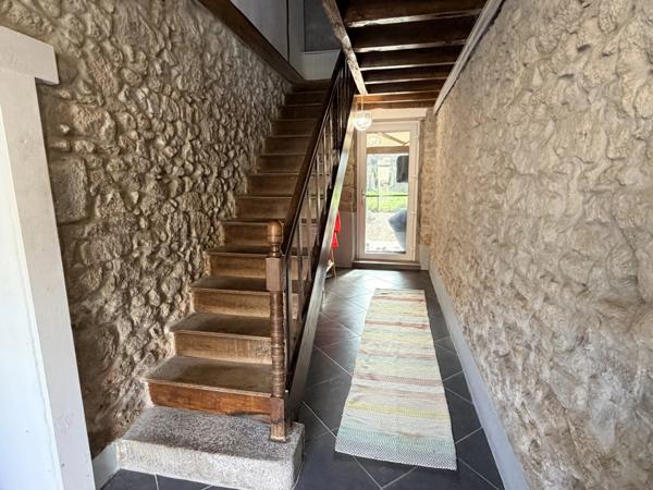 Grande maison de hameau avec maison d’amis dans un environnement paisible