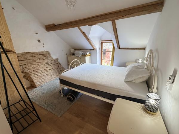 Grande maison de hameau avec maison d’amis dans un environnement paisible