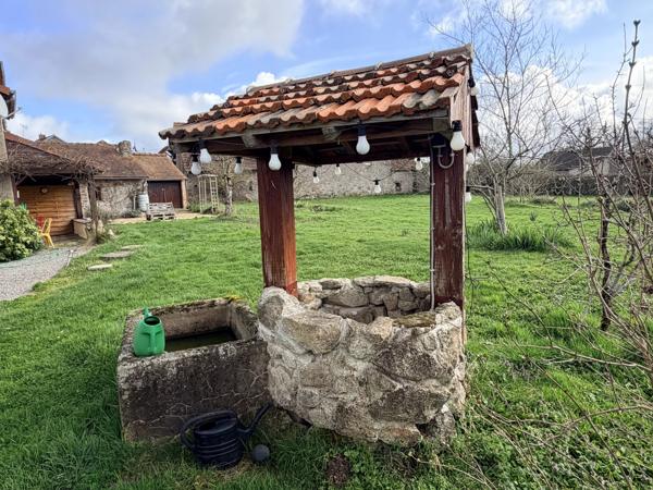 Grande maison de hameau avec maison d’amis dans un environnement paisible