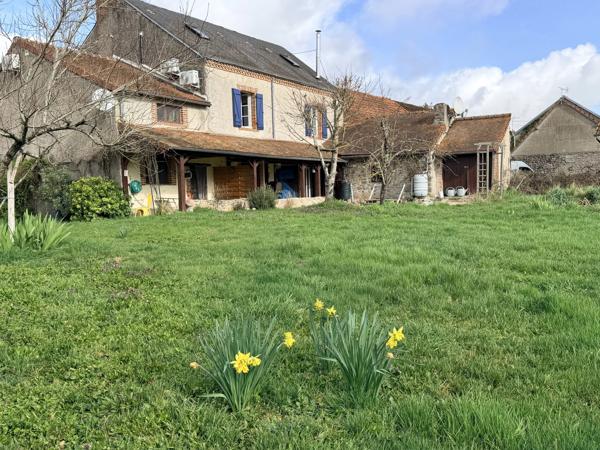 Grande maison de hameau avec maison d’amis dans un environnement paisible