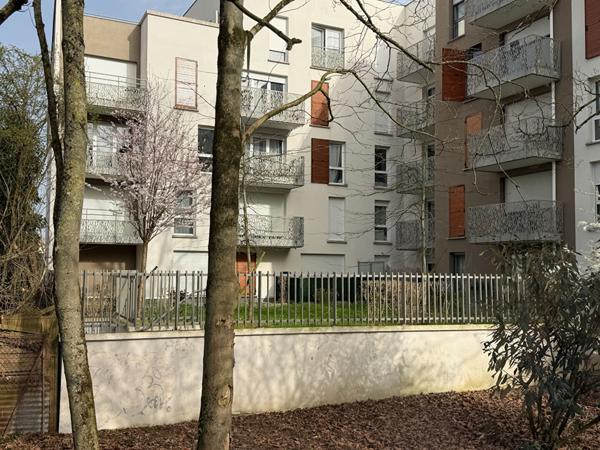 A Vendre Meaux  Appartement 2 pièce(s), balcon et parking .