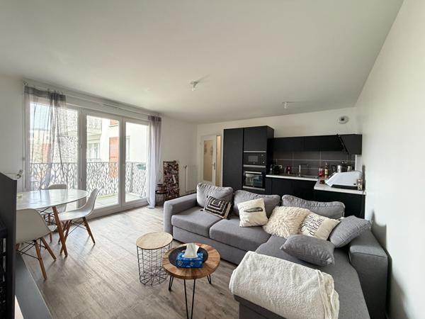 A Vendre Meaux  Appartement 2 pièce(s), balcon et parking .
