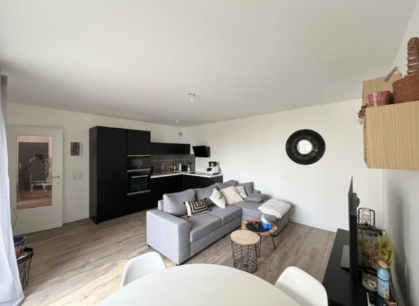 A Vendre Meaux  Appartement 2 pièce(s), balcon et parking .