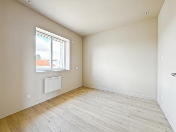 Trévoux (01600) Maison de ville en Duplex, jardin et stationnements