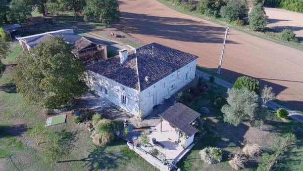 Maison à vendre P5 -160m2- Terrain 4044m2-Dépendances -Proche Astaffort