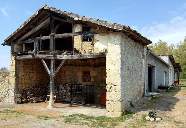 Maison à vendre P5 -160m2- Terrain 4044m2-Dépendances -Proche Astaffort