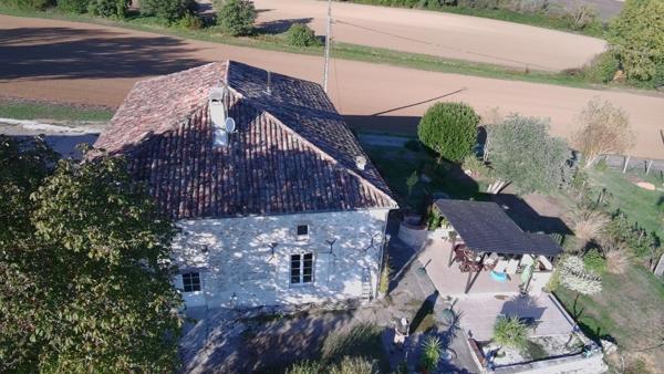 Maison à vendre P5 -160m2- Terrain 4044m2-Dépendances -Proche Astaffort