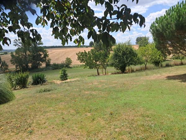 Maison à vendre P5 -160m2- Terrain 4044m2-Dépendances -Proche Astaffort
