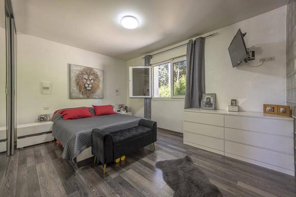 Antibes (Saint Jean) – Villa avec garage, jardin et piscine