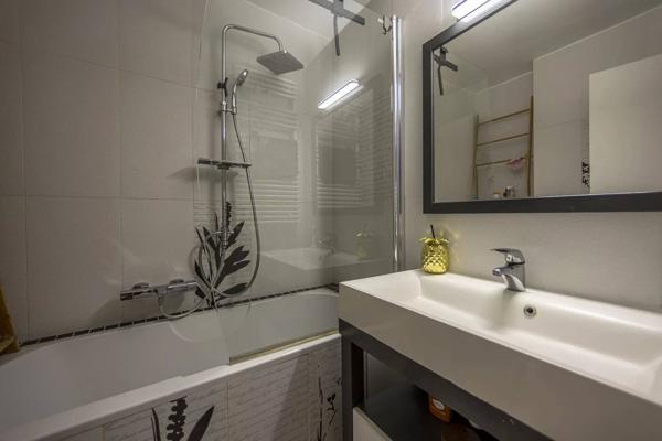 Antibes (Saint Jean) – Villa avec garage, jardin et piscine