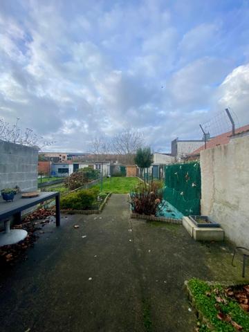 MAISON DE VILLE AVEC JARDIN