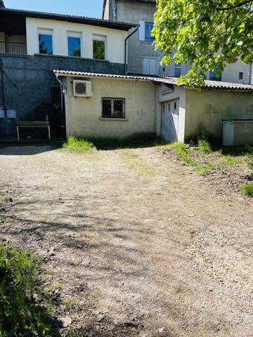 Local d activites de 125 m²