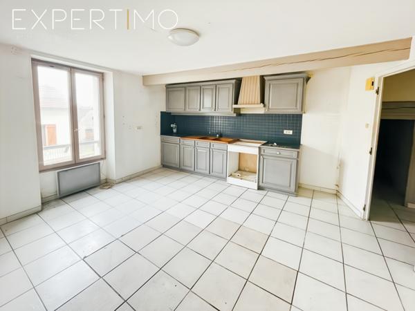 Opportunité pour investisseur sur le secteur d'Etampes ! Ensemble mixte composé de 3 lots avec parking et hang