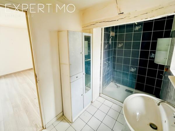 Opportunité pour investisseur sur le secteur d'Etampes ! Ensemble mixte composé de 3 lots avec parking et hang