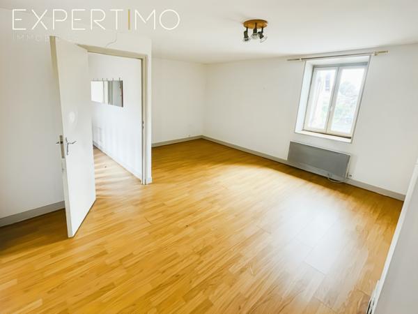 Opportunité pour investisseur sur le secteur d'Etampes ! Ensemble mixte composé de 3 lots avec parking et hang