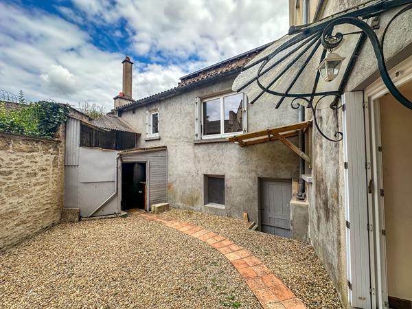 Maison de ville en pierres - centre de Doué la Fontaine 4 chambres