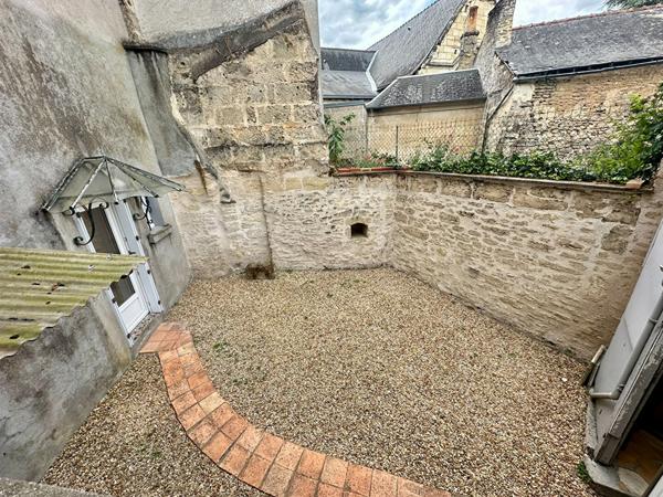Maison de ville en pierres - centre de Doué la Fontaine 4 chambres