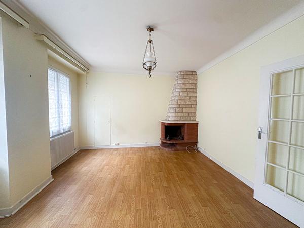 Maison de ville en pierres - centre de Doué la Fontaine 4 chambres