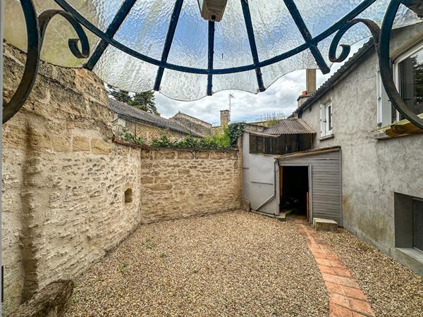 Maison de ville en pierres - centre de Doué la Fontaine 4 chambres
