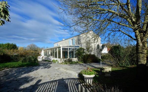 Maison à vendre    7 pièces • 204 m2 Saint-Xandre