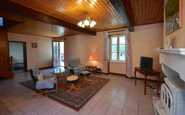 Maison à vendre    7 pièces • 204 m2 Saint-Xandre