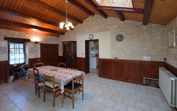 Maison à vendre    7 pièces • 204 m2 Saint-Xandre