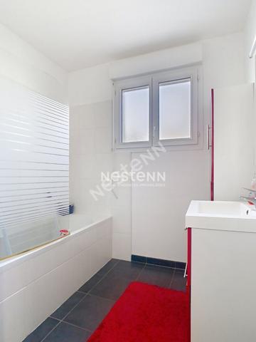 A vendre proche secteur Nazareth, maison 3 chambres, cuisine ouverte aménagée équipée, terrasse, jardin clos, garage.