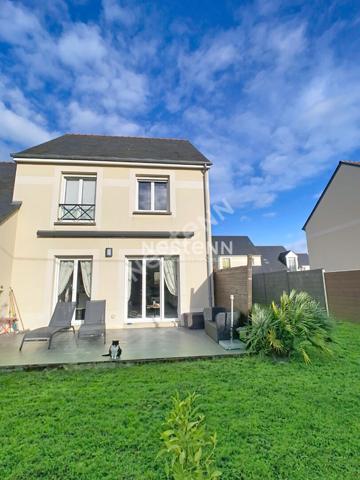 A vendre proche secteur Nazareth, maison 3 chambres, cuisine ouverte aménagée équipée, terrasse, jardin clos, garage.