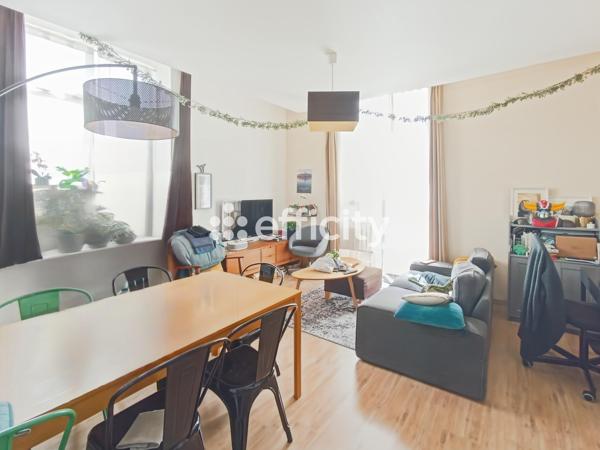 Appartement
         4 pièces
        - 81 m² 211 000 € *