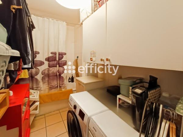 Appartement
         4 pièces
        - 81 m² 211 000 € *