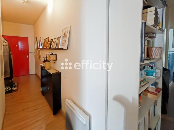 Appartement
         4 pièces
        - 81 m² 211 000 € *