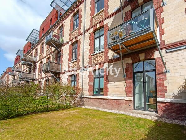 Appartement
         4 pièces
        - 81 m² 211 000 € *