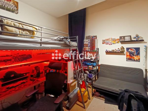 Appartement
         4 pièces
        - 81 m² 211 000 € *
