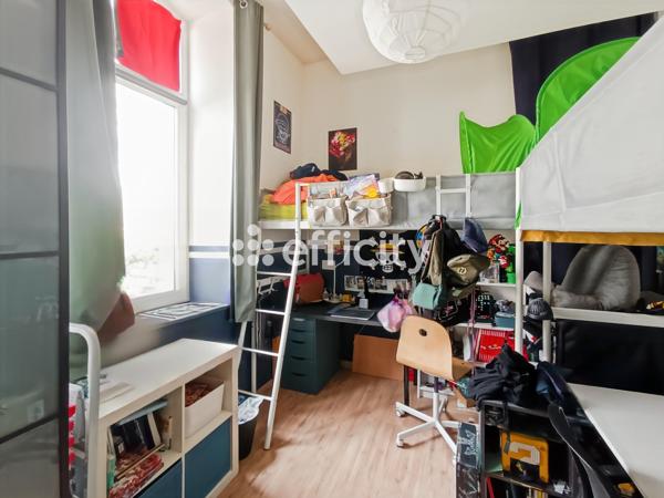 Appartement
         4 pièces
        - 81 m² 211 000 € *