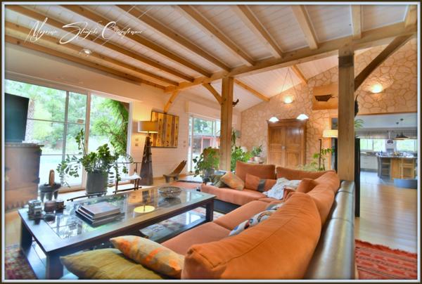 Propriété à vendre 7 pièces SOUSTONS (40) de 300 m² au calme avec dépendance