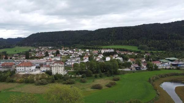 Vente                                                      Terrain
                        
                                         676 m2                     à Villers-le-Lac