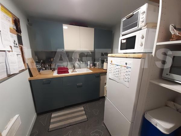 BATIMENT CLASSE C - 250 m2