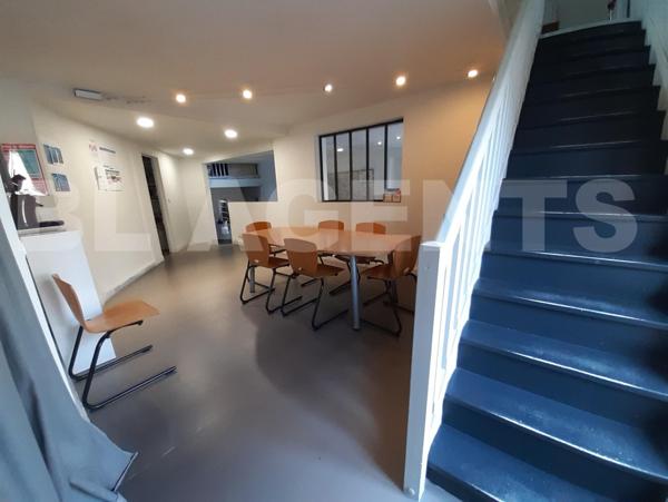 BATIMENT CLASSE C - 250 m2