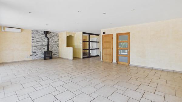 Maison plain pied avec parc arboré en lisière de forêt
