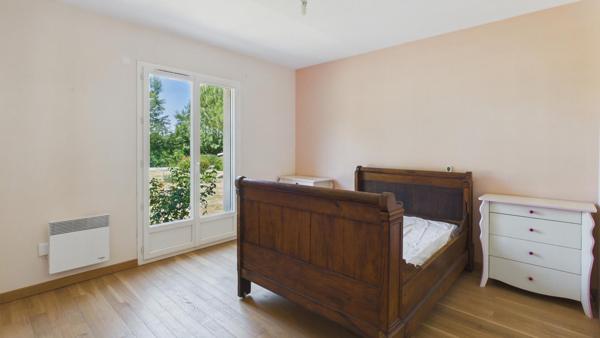 Maison plain pied avec parc arboré en lisière de forêt