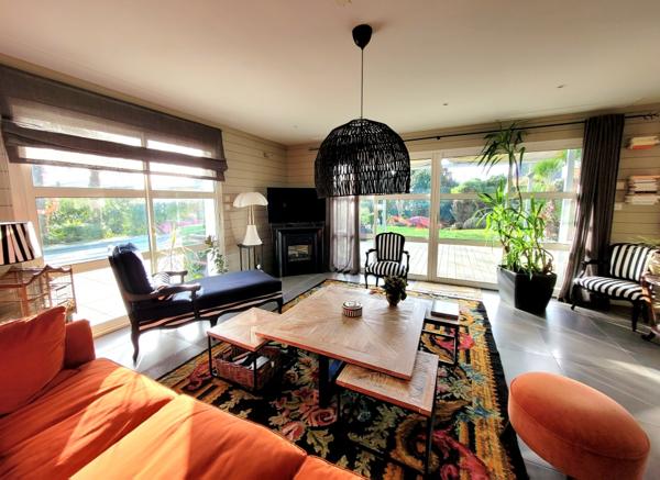 Saint-Grégoire (35760) MAISON D'ARCHITECTE DE 240 M2 AVEC PISCINE SUR TERRAIN DE 1700 M2 A SAINT GREGOIRE