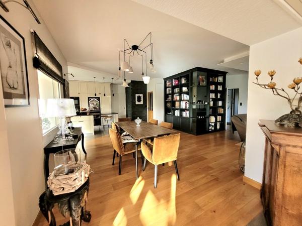 Saint-Grégoire (35760) MAISON D'ARCHITECTE DE 240 M2 AVEC PISCINE SUR TERRAIN DE 1700 M2 A SAINT GREGOIRE