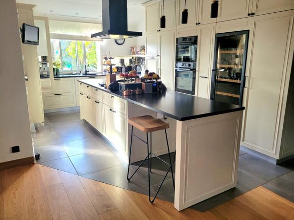 Saint-Grégoire (35760) MAISON D'ARCHITECTE DE 240 M2 AVEC PISCINE SUR TERRAIN DE 1700 M2 A SAINT GREGOIRE