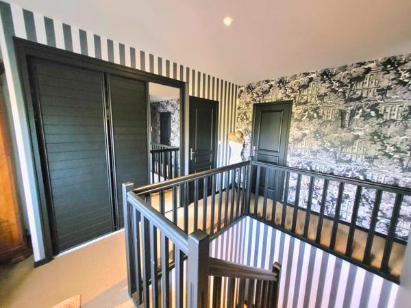 Saint-Grégoire (35760) MAISON D'ARCHITECTE DE 240 M2 AVEC PISCINE SUR TERRAIN DE 1700 M2 A SAINT GREGOIRE