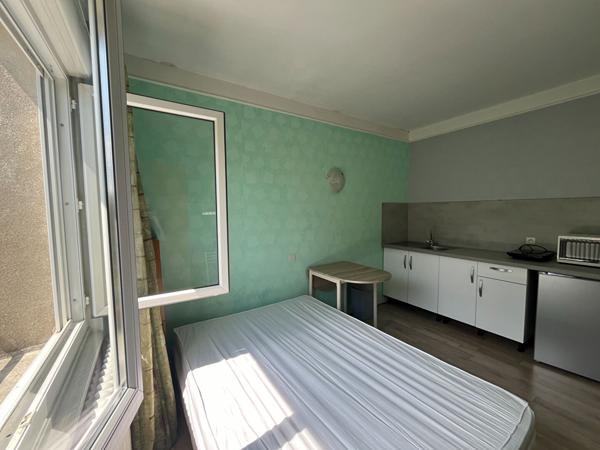 Immeuble Nevers 18 studios + un T3, rentabilité excellente, meublé, airbnb, 2h30 PARIS, ancien Hôtel