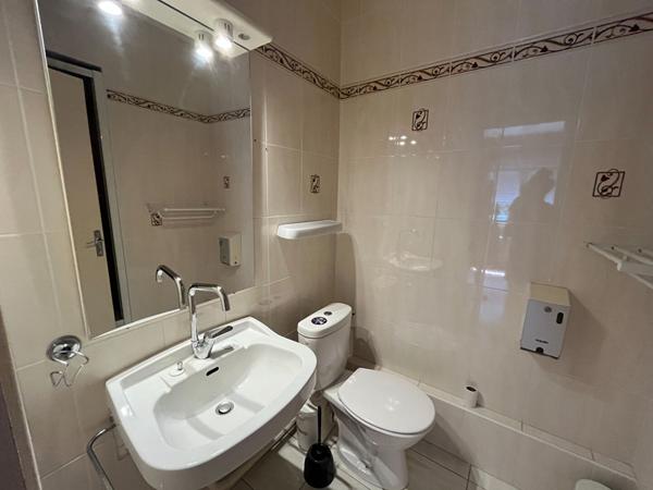 Immeuble Nevers 18 studios + un T3, rentabilité excellente, meublé, airbnb, 2h30 PARIS, ancien Hôtel