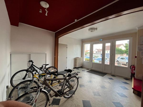 Immeuble Nevers 18 studios + un T3, rentabilité excellente, meublé, airbnb, 2h30 PARIS, ancien Hôtel