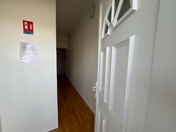 Immeuble Nevers 18 studios + un T3, rentabilité excellente, meublé, airbnb, 2h30 PARIS, ancien Hôtel